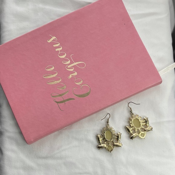 🌻5x$5 Faux Gems Pendant Earrings - Picture 3 of 3